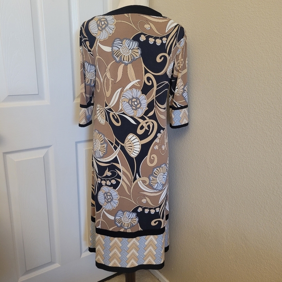 Abstract Pattern Dress - Picture 3 of 10